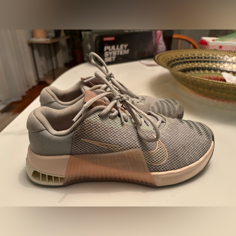 Women's Nike Metcon 7 Light Soft Pink and light blue size 7